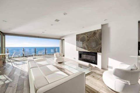 Hi-Tech Hideaway - Modern & Ocean Front! House in Solana Beach