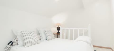 PARIS AUTHENTIC HOUSE 2 Maisons 1 studio ideale pour groupes, capacité 30 personnes House in Paris