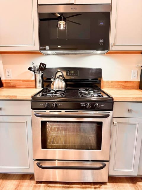 Romantic Port Royal Retreat. Pets Yes House in Port Royal