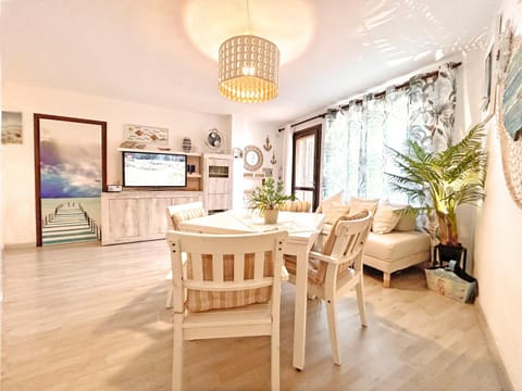 TV and multimedia, Living room, Inner courtyard view