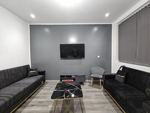 Landcross Co-Living - Private Room Self-Cater House in Manchester