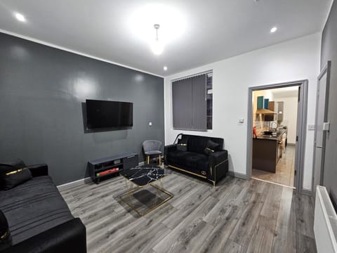 Landcross Co-Living - Private Room Self-Cater House in Manchester