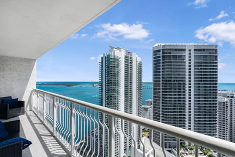 View (from property/room), Balcony/Terrace, City view, Sea view