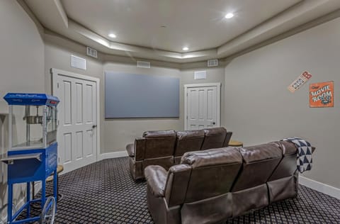 Communal lounge/ TV room, Text overlay, Entertainment