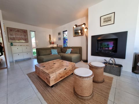 Maison calme, 8 pers., proche mer à Penvins, 3 chambres - FR-1-775-11 House in Brittany