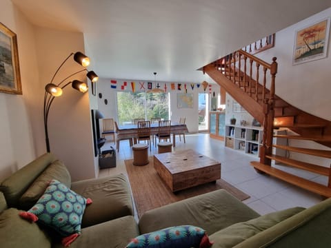 Maison calme, 8 pers., proche mer à Penvins, 3 chambres - FR-1-775-11 House in Brittany