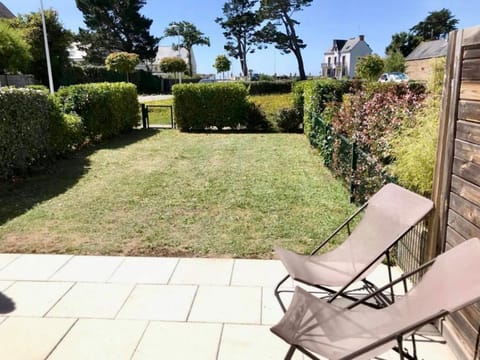 Appartement T3 PMR, 2 chambres, jardin privé, plage à pied, parking, internet 4G - FR-1-775-14 Apartment in Brittany