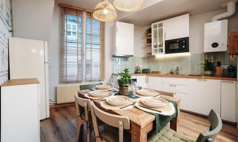 Seating area, Dining area, Meals, Dinner, dishwasher, heating, microwave, oven, storage, stove, washing machine, kitchen