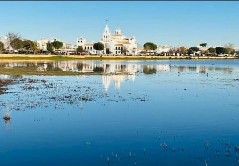 Nearby landmark, Day, Natural landscape, Place of worship, City view, River view