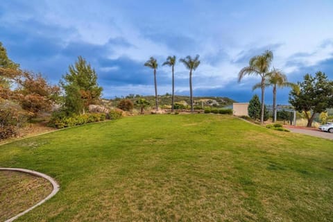 Secluded Boulder Groves Resort Getaway! Villa in San Pasqual Valley
