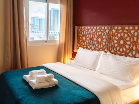 Bed, Bedroom, towels