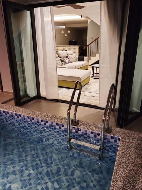 Property building, Swimming pool