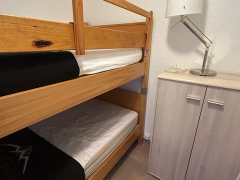 Appartement rénové au cœur de Super Besse avec balcon et parking privé - FR-1-814-81 Apartment in Besse-et-Saint-Anastaise