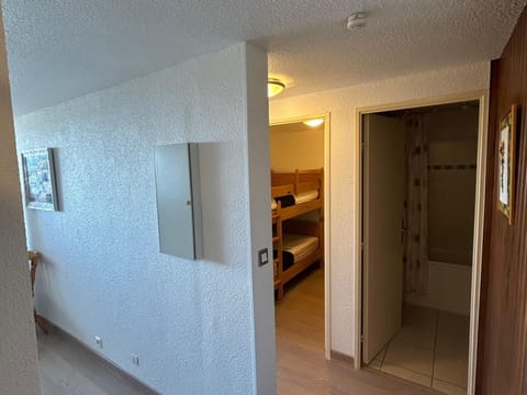 Appartement rénové au cœur de Super Besse avec balcon et parking privé - FR-1-814-81 Apartment in Besse-et-Saint-Anastaise