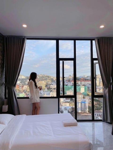 Bed, People, View (from property/room), Photo of the whole room, Bedroom, City view