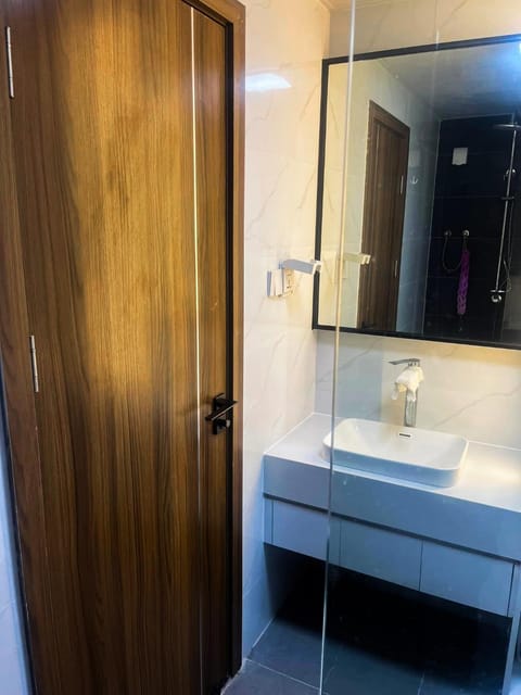 Shower, Bathroom, towels, wardrobe