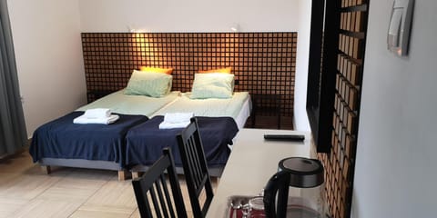 Bed, Photo of the whole room, Seating area, Bedroom, towels