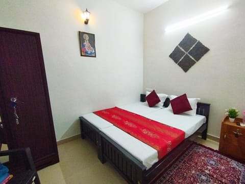 Bed, Bedroom, wardrobe, Internal: Not applicable to any particular room
