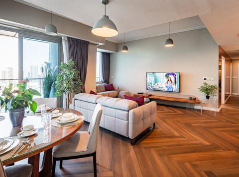 Living room, Dining area, Evening entertainment