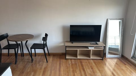 Communal lounge/ TV room, TV and multimedia, Seating area, Dining area