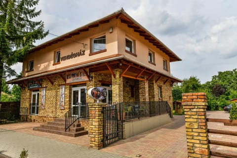 Facade/entrance