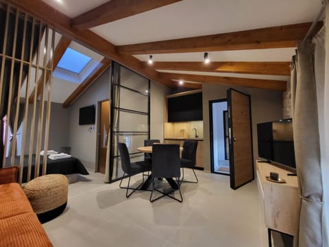 Communal lounge/ TV room, Kitchen or kitchenette, Seating area