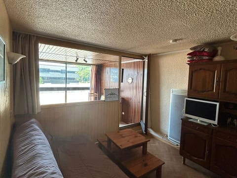 Appartement confortable 6 pers au centre de Super Besse - FR-1-814-84 Apartment in Besse-et-Saint-Anastaise