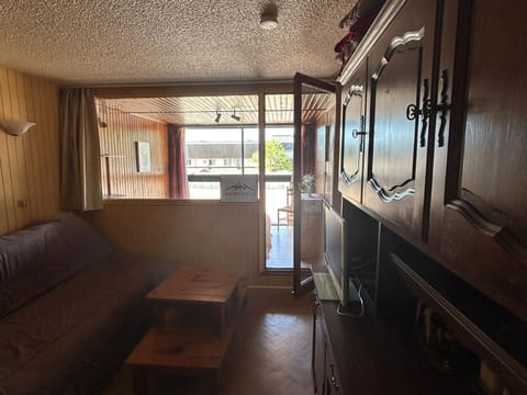 Appartement confortable 6 pers au centre de Super Besse - FR-1-814-84 Apartment in Besse-et-Saint-Anastaise