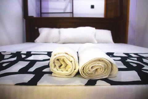 Bed, Bedroom, towels