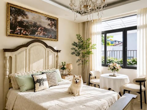 Photo of the whole room, Bedroom, Pets