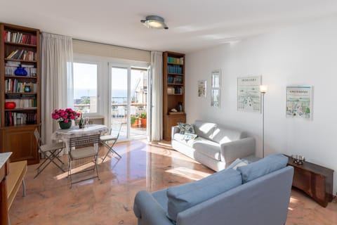 Balcony/Terrace, Living room, Seating area, Dining area, Sea view