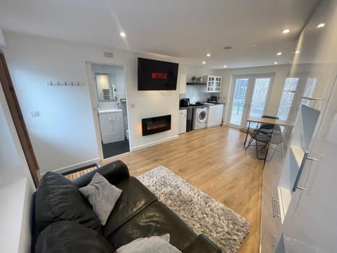 Self-contained studio with folding down Bed Apartment in Oxford