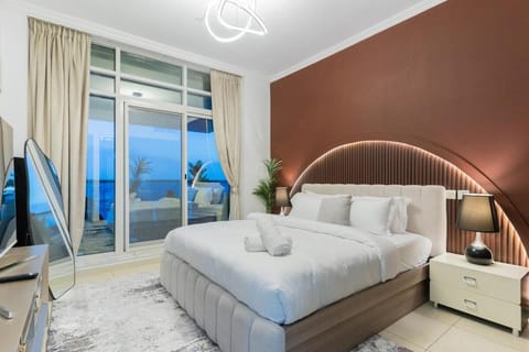 Bed, TV and multimedia, Living room, Photo of the whole room, Seating area, Bedroom