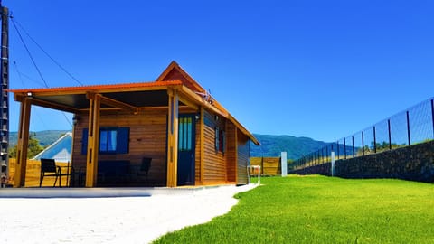 Property building, Spring, Day, Natural landscape, Garden, Garden, Balcony/Terrace, Garden view, Mountain view