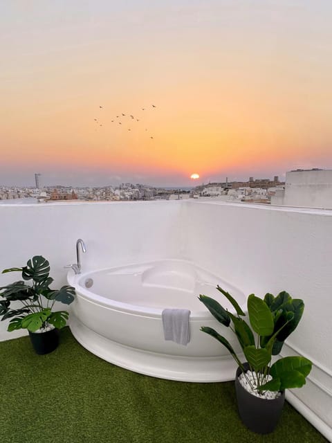 Hot Tub, Balcony/Terrace, Spa and wellness centre/facilities, Swimming pool, Bath