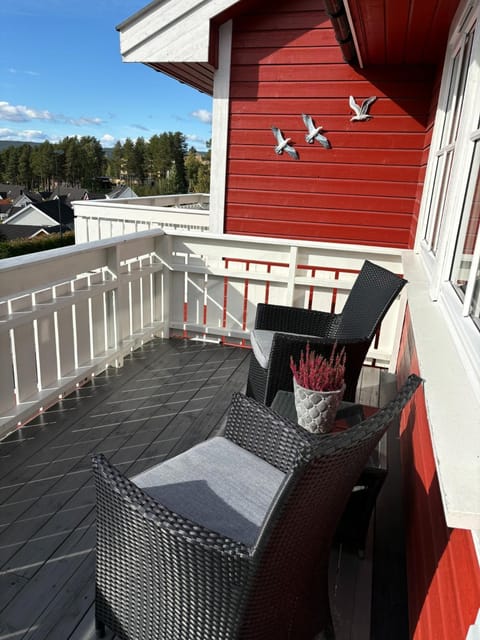 Property building, Patio, Balcony/Terrace