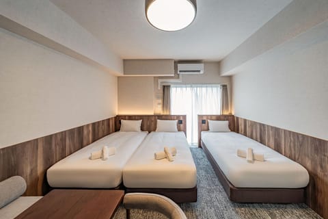 Bed, Living room, Photo of the whole room, Seating area, Bedroom, air conditioner