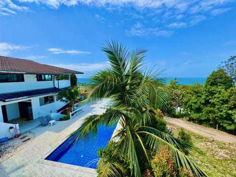 Property building, Garden view, Sea view, Swimming pool