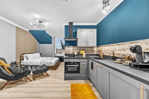 Bed, Coffee/tea facilities, View (from property/room), Seating area, Bedroom, oven, stove, kitchen, kitchen