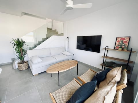 TV and multimedia, Living room, Seating area