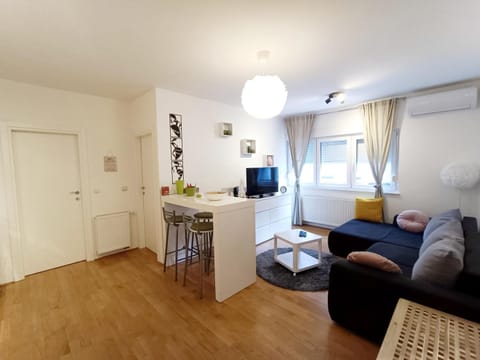TV and multimedia, Living room, Dining area