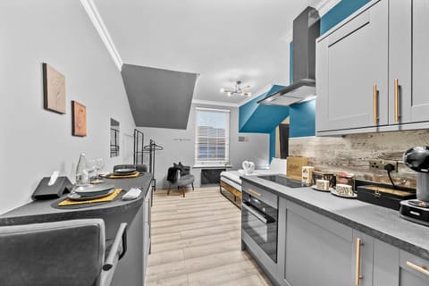 Coffee/tea facilities, View (from property/room), Seating area, Dining area, oven, stove, kitchen