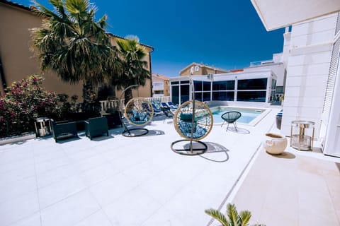 Property building, Swimming pool