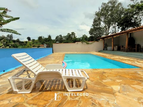 Property building, Day, Pool view, Swimming pool, sunbed