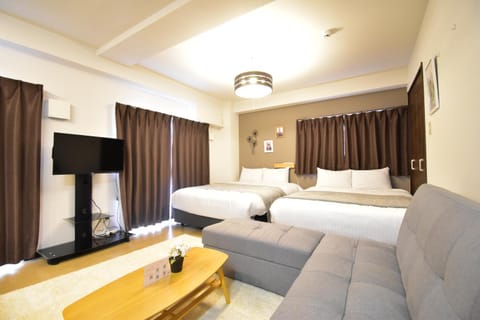 Bed, TV and multimedia, Living room, Photo of the whole room, Seating area, Bedroom