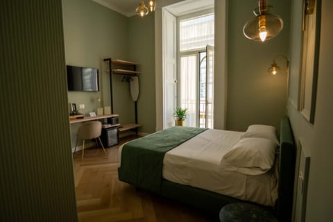 Bed, TV and multimedia, Photo of the whole room