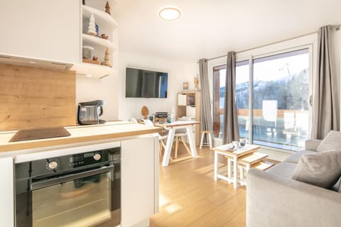 Kitchen or kitchenette, Living room