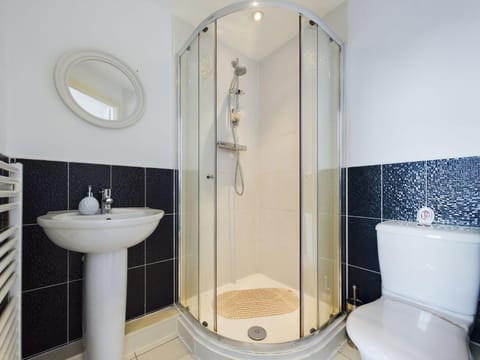 Sleeps6- FamilyFriendly- FreeParking- 3Br House in Stafford