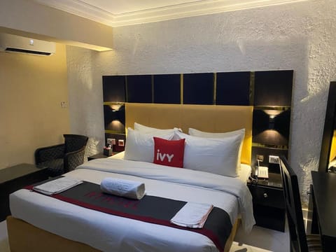 Bed, Seating area, Bedroom, towels, air conditioner