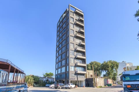 Property building, Day, Location, Parking